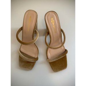 Jolimall Beige Tan Velour Block Heel Strappy Sandal Size 7 NEW NWOT